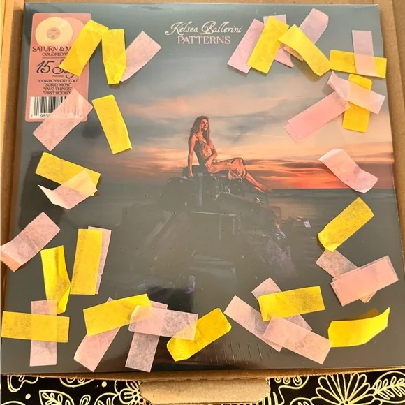 Signed Vinyl Kelsea Ballerini Patterns Album (Saturn & Moon) w/ Concert Confetti - Picture 3 of 3